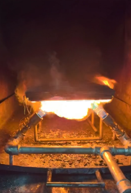 Flame-resistant conveyor belts